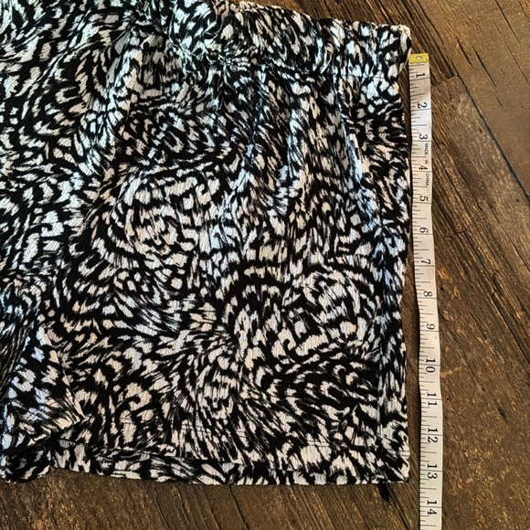 H&M Lightweight Shorts - Picture 4 of 5